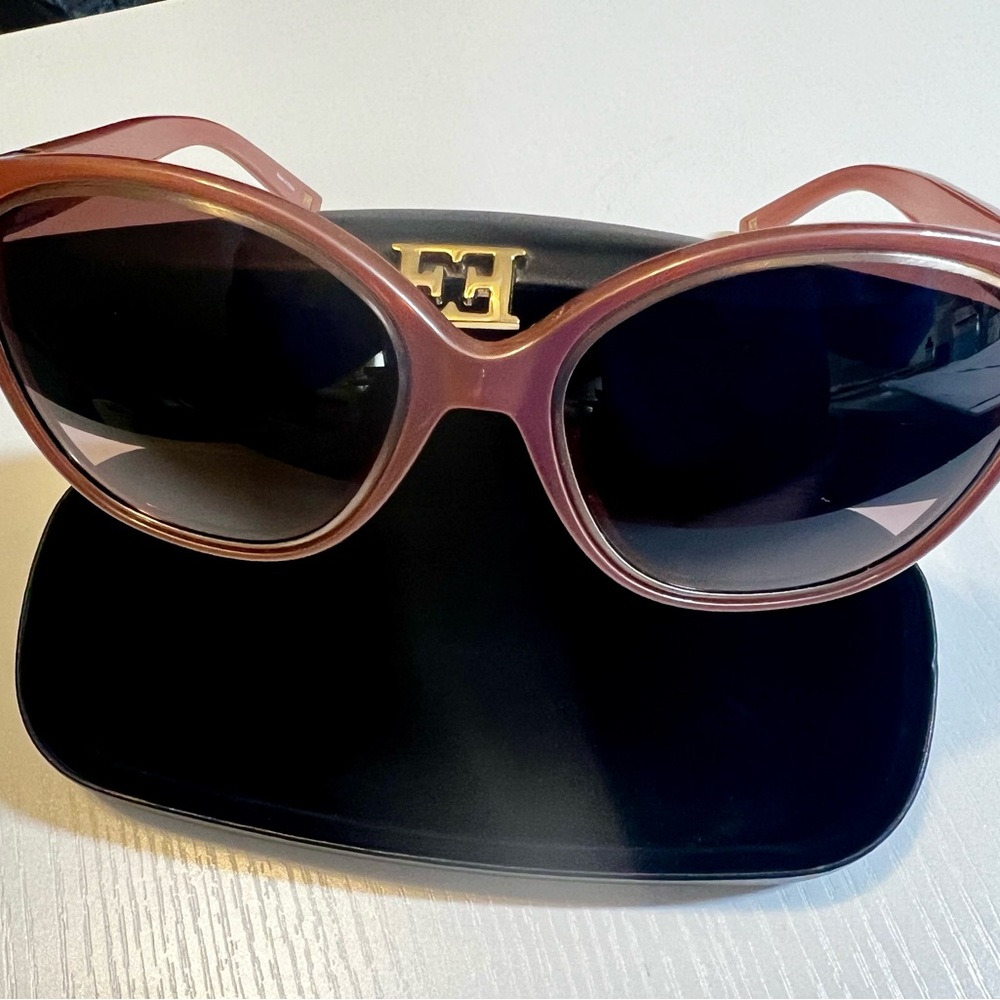 Escada Sunglasses rose 🌹 color and flawless with case
